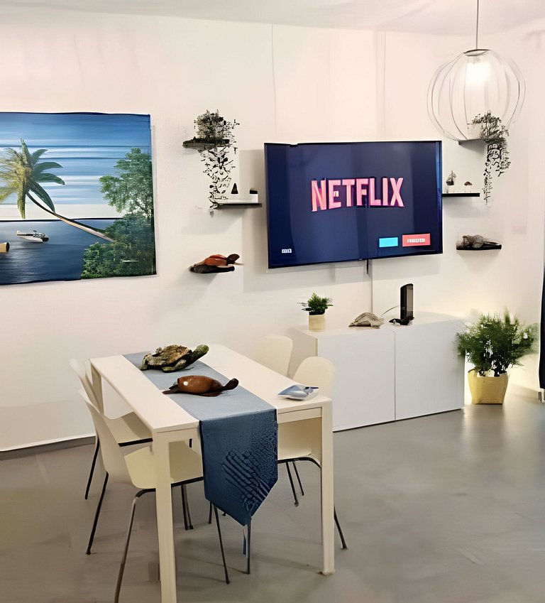 Alula 103 con netflix , Disney+ y wifi.