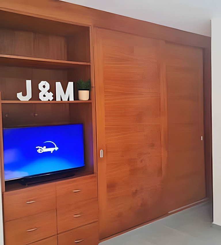 Alula 103 con netflix , Disney+ y wifi.