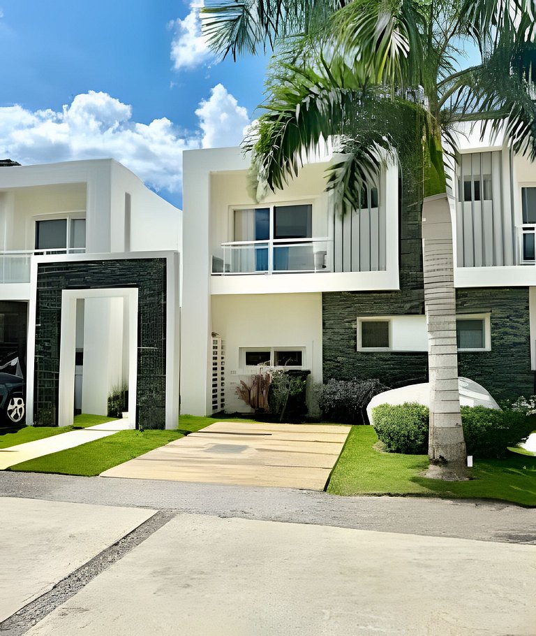 Lake Garden villa with pool by Advantage Club .