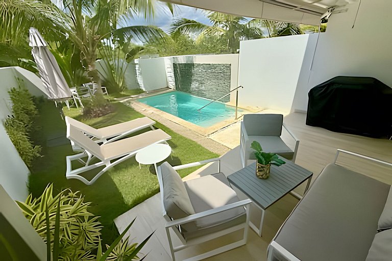 Lake Garden villa with pool by Advantage Club .