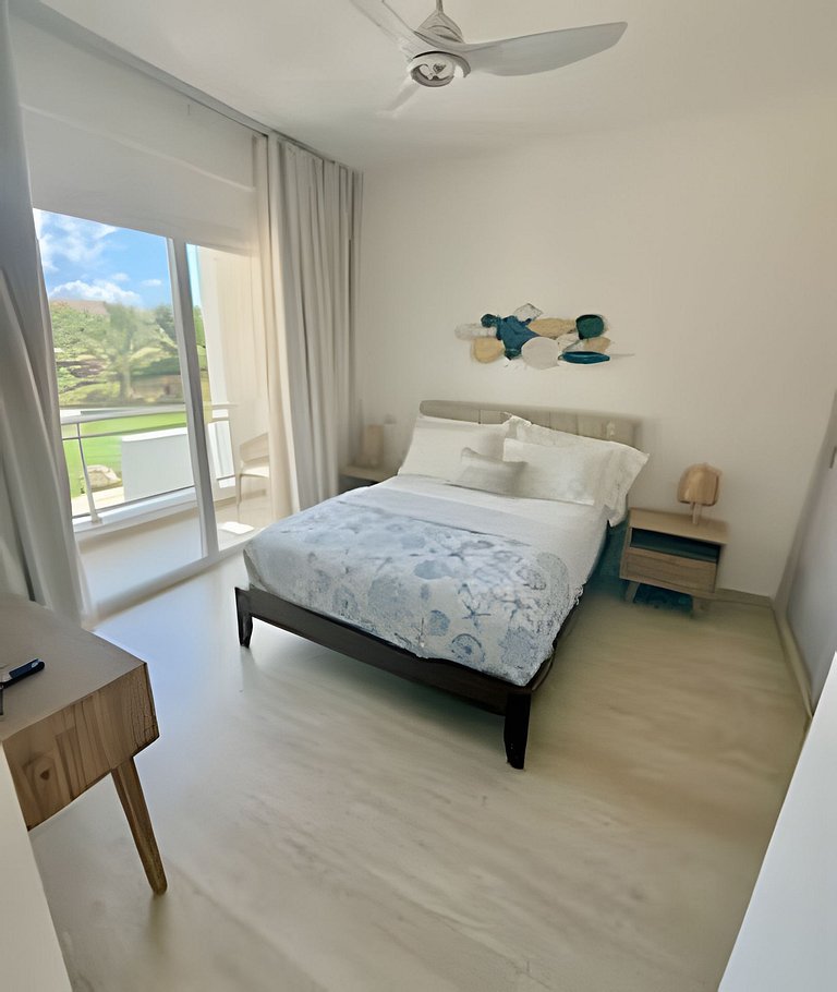 Lake Garden villa with pool by Advantage Club .