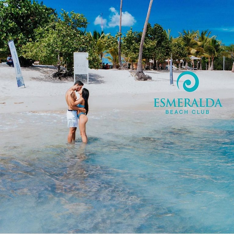 Aqua Esmeralda M102 by Advantage Club .