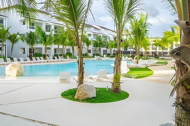 E Garden Condo m104 by Advantage Club