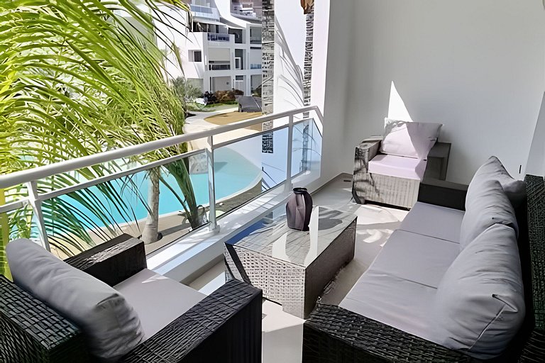 Estrella Dominicus H203 by AdvantageClub