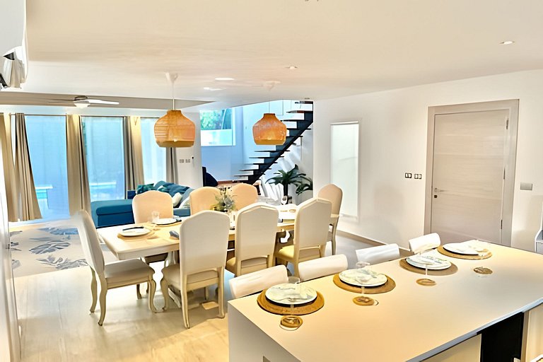 Pineapple Serenity House by Advantage Club