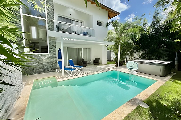 Pineapple Serenity House by Advantage Club