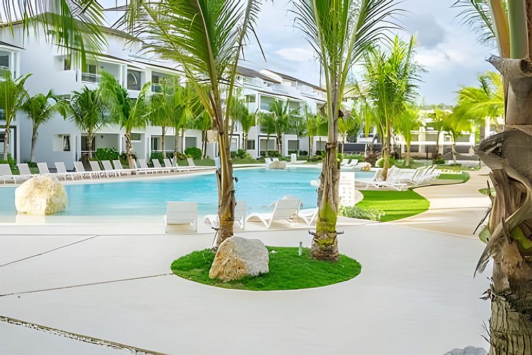 Garden Condo N302 by Advantage club.